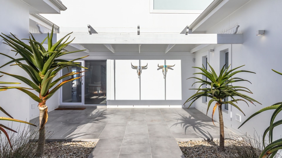 4 Bedroom Property for Sale in Pearl Bay Western Cape